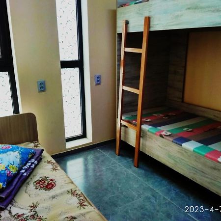 Tastaq Hostel Алмати Екстер'єр фото