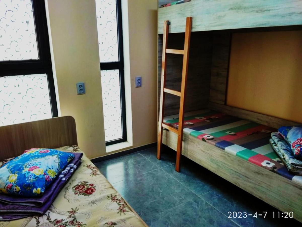 Tastaq Hostel Алмати Екстер'єр фото